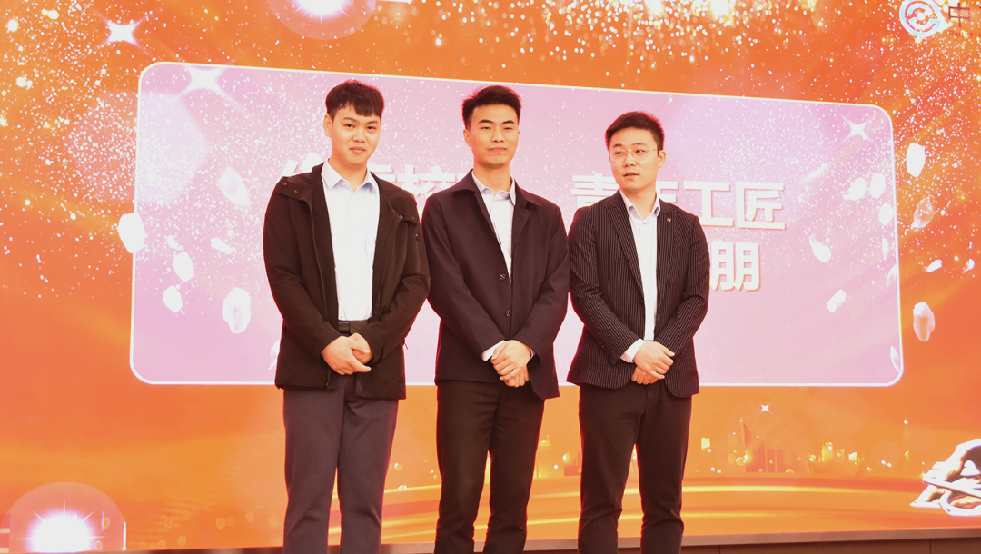 中觀自動(dòng)化項(xiàng)目經(jīng)理龔玉、應(yīng)用部門經(jīng)理李飛、高級(jí)銷售經(jīng)理周朋作為“優(yōu)秀校友、青年工匠”代表，分享了各自的成長(zhǎng)歷程