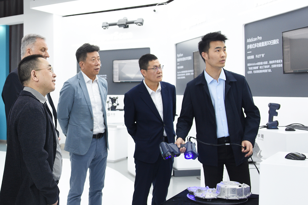2023年中觀將以更高的標準推進高質量發(fā)展，和集團一起團結協(xié)作，共同打造“ONE HEXAGON”生態(tài)圈