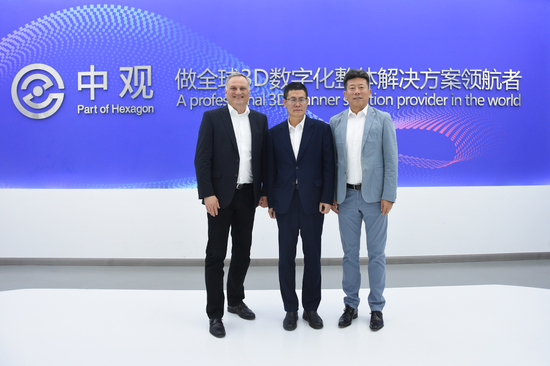 海克斯康集團執(zhí)行副總裁Norbert Hanke、集團全球副總裁、大中華區(qū)總裁李洪全、武漢中觀自動化科技有限公司總經(jīng)理鄭順義